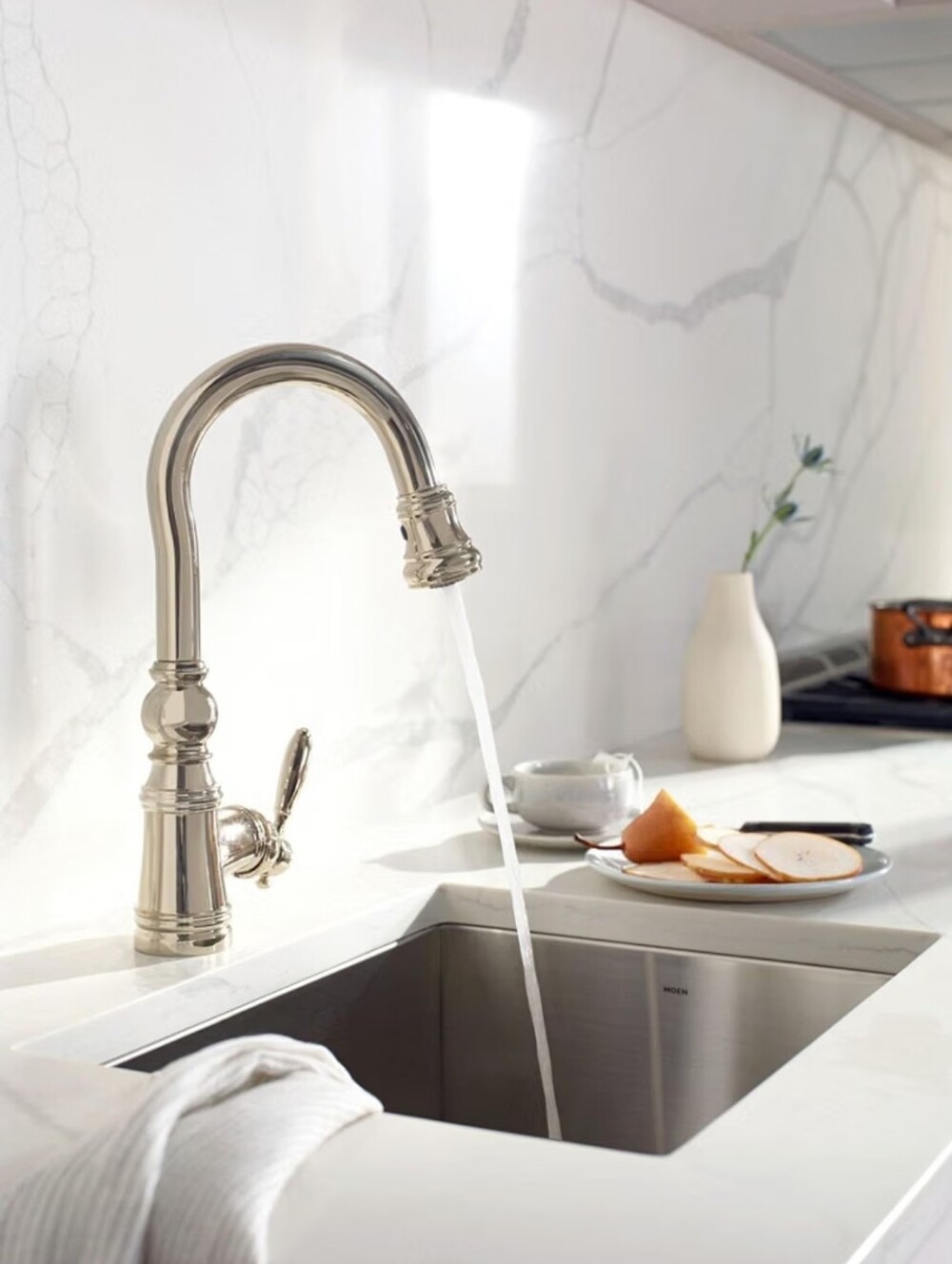 Moen Weymouth Shepherds Hook Pulldown Bar Kitchen Faucet polished Nick New/Box